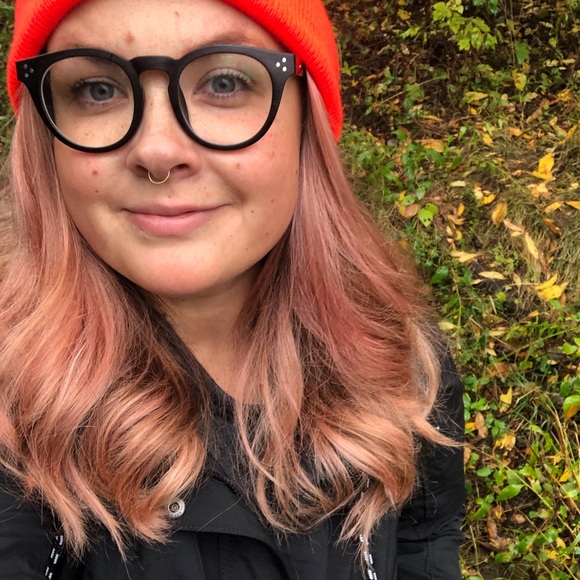 Meet your Posher, Kat - Picture 2 of 2